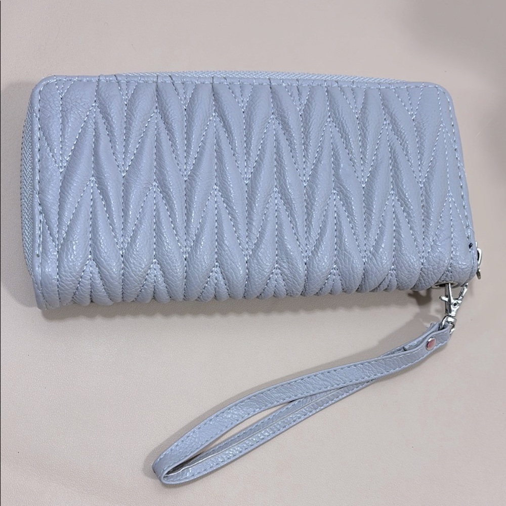 NWOT Elegant Gray Quilted Women's Wallet​​​​